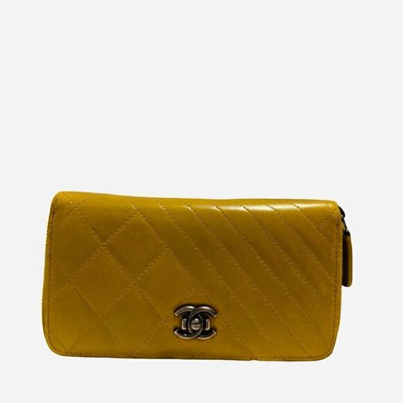 CHANEL Yellow Quilted Wristlet - Picture 6 of 16